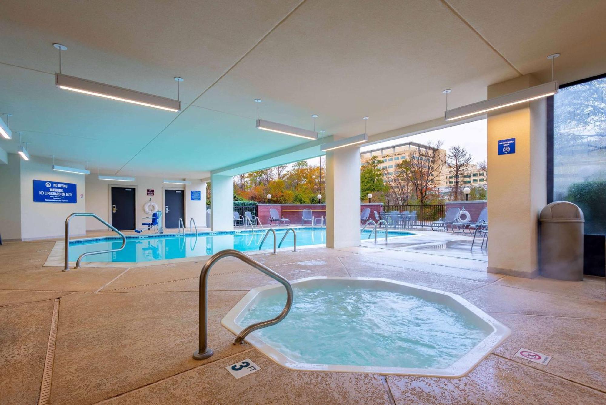 Heritage Inn & Suites The Woodlands, Trademark By Wyndham Eksteriør billede