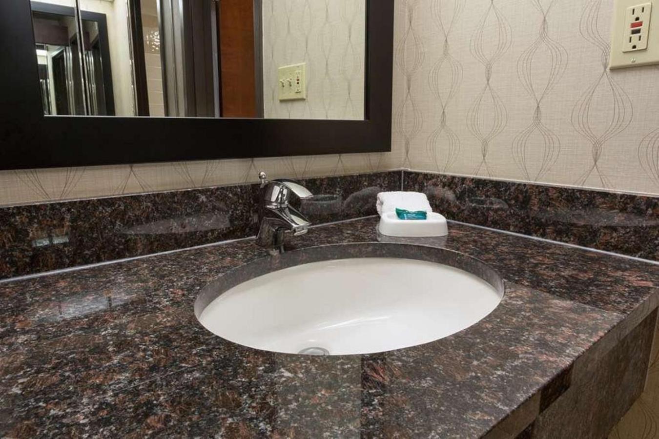 Heritage Inn & Suites The Woodlands, Trademark By Wyndham Eksteriør billede